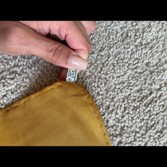 VINTAGE HERMÈS SCARF - Picture 5 of 5